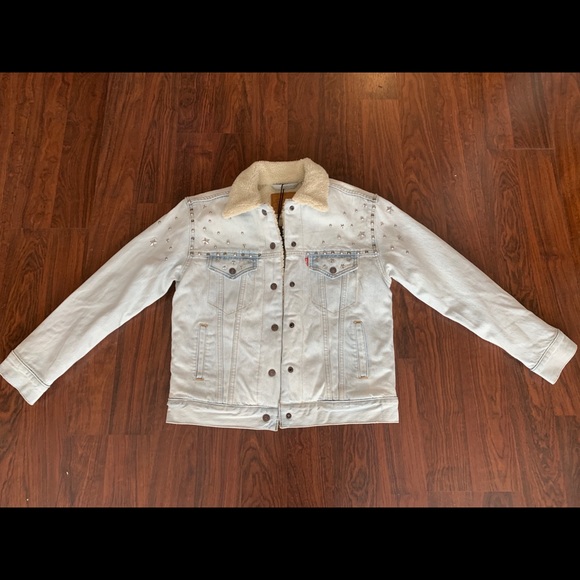 Levi's Jackets & Blazers - LEVIS Lightwash Denim Sherpa Trucker Jacket
